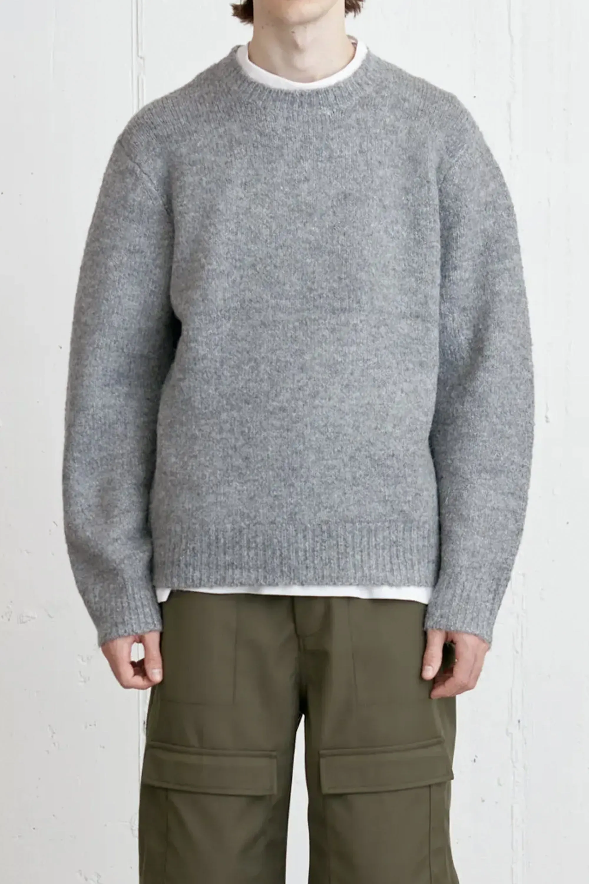 BASIC CREWNECK SWEATER